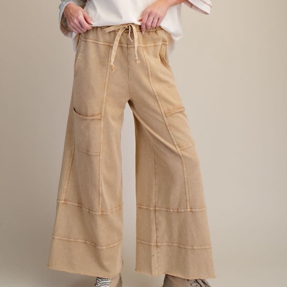 79 💕Easel Women's Tan Wide-Leg Cargo Pants - Picture 3 of 6